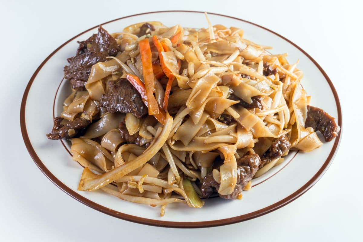 Boeuf frit avec des nouilles de riz plat / Fried Beef with Flat Rice Noodles
