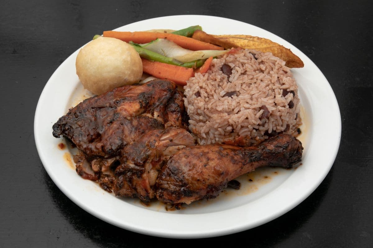 Repas de poulet jerk / Jerk Chicken Meal