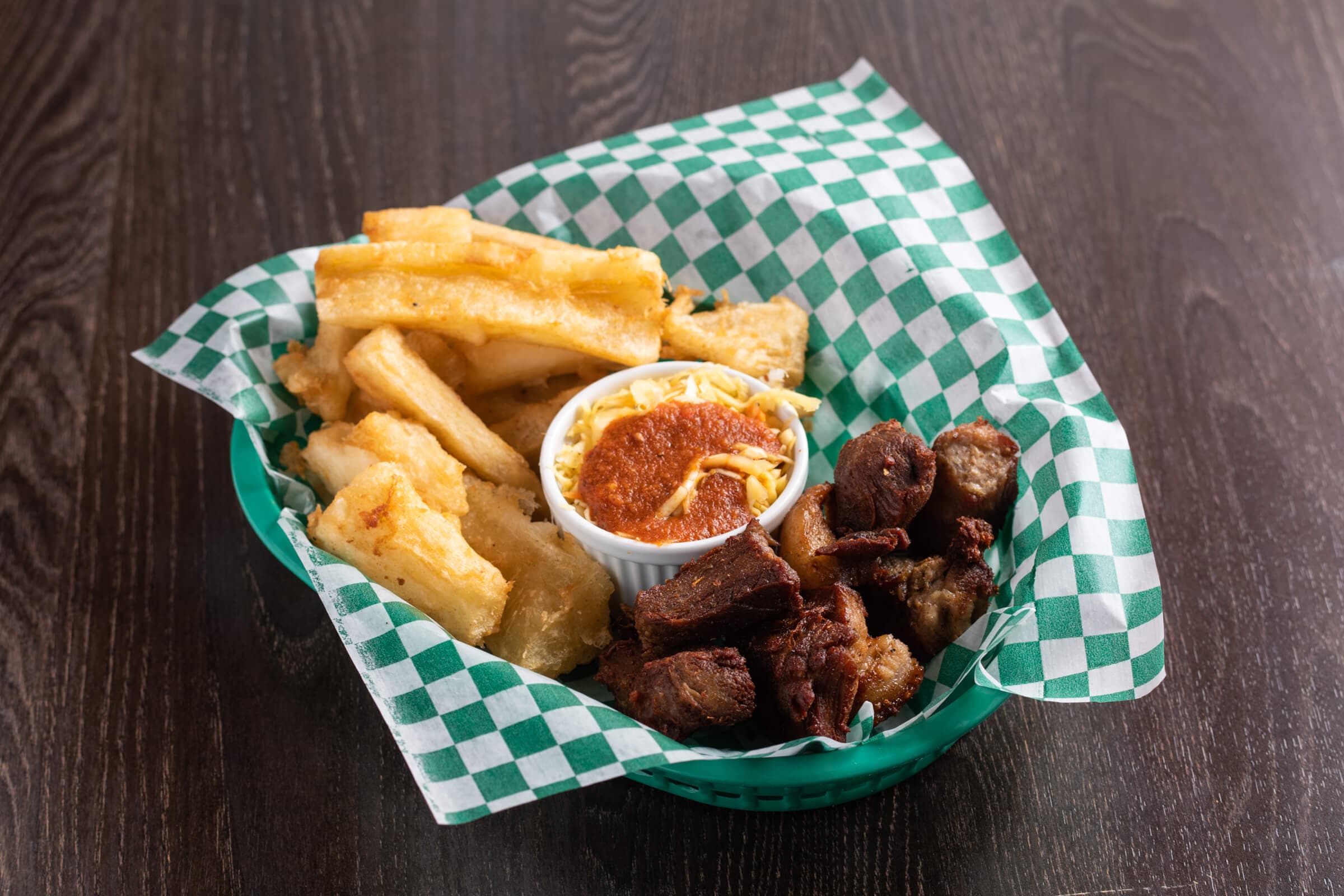 Yuca Frita Con Chicharron