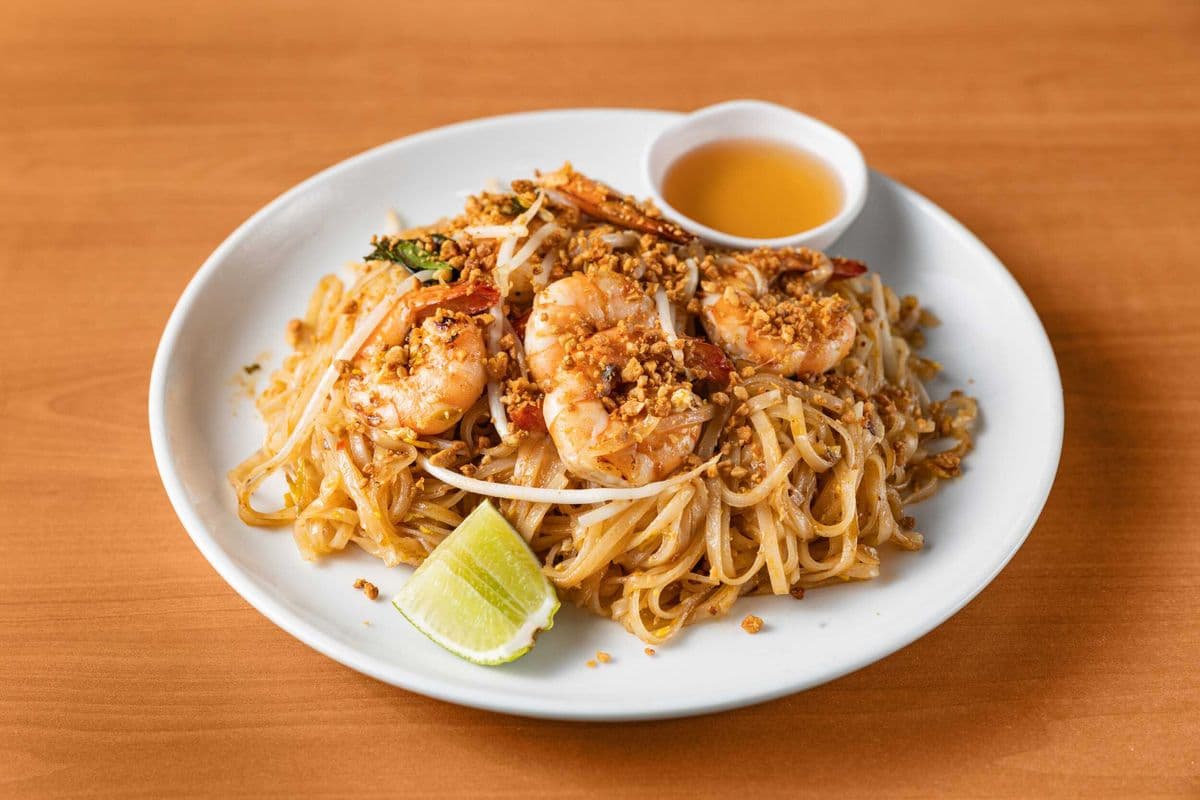 X2. Pad thai (poulet ou crevettes) / Pad Thai with Chicken or Shrimps