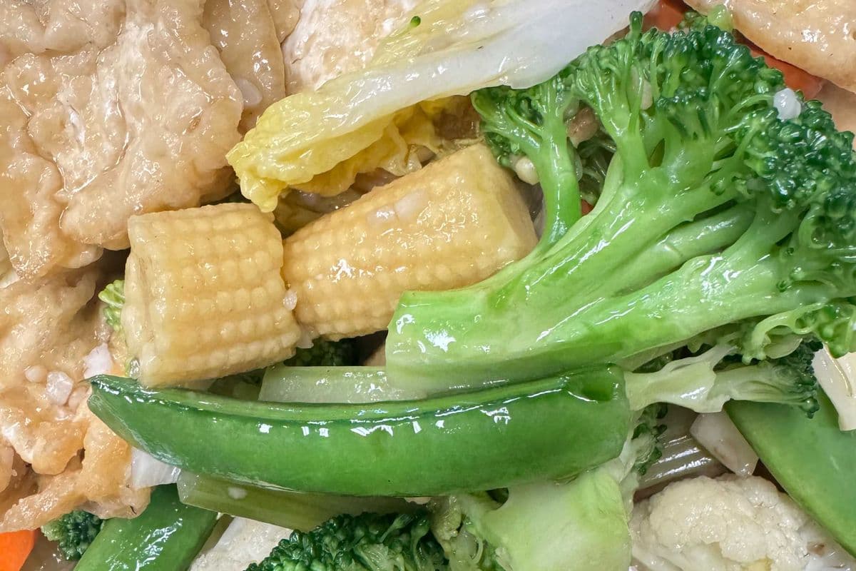 Tofu with Mixed Green 豆腐炒什菜