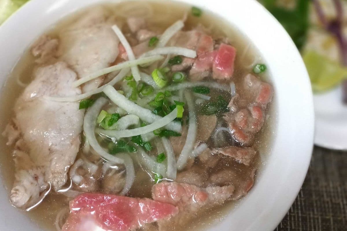 322. Rare Beef and Well-Done Brisket Rice Noodle Soup