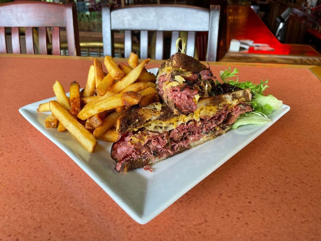 SMOKED MEAT SANDWICH