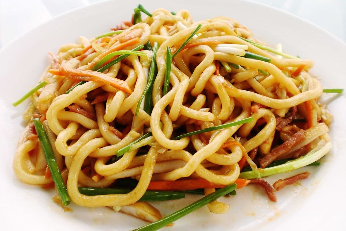 114 Stir-Fried Sliced Chicken or Beef with Udon (HALAL) 炒乌冬
