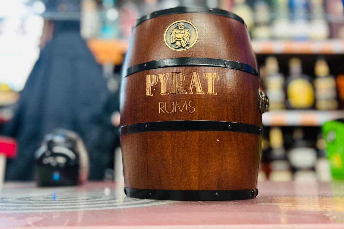 PYRAT XO RUM WOODEN BARREL GIFT BOX (1 x 750ML)