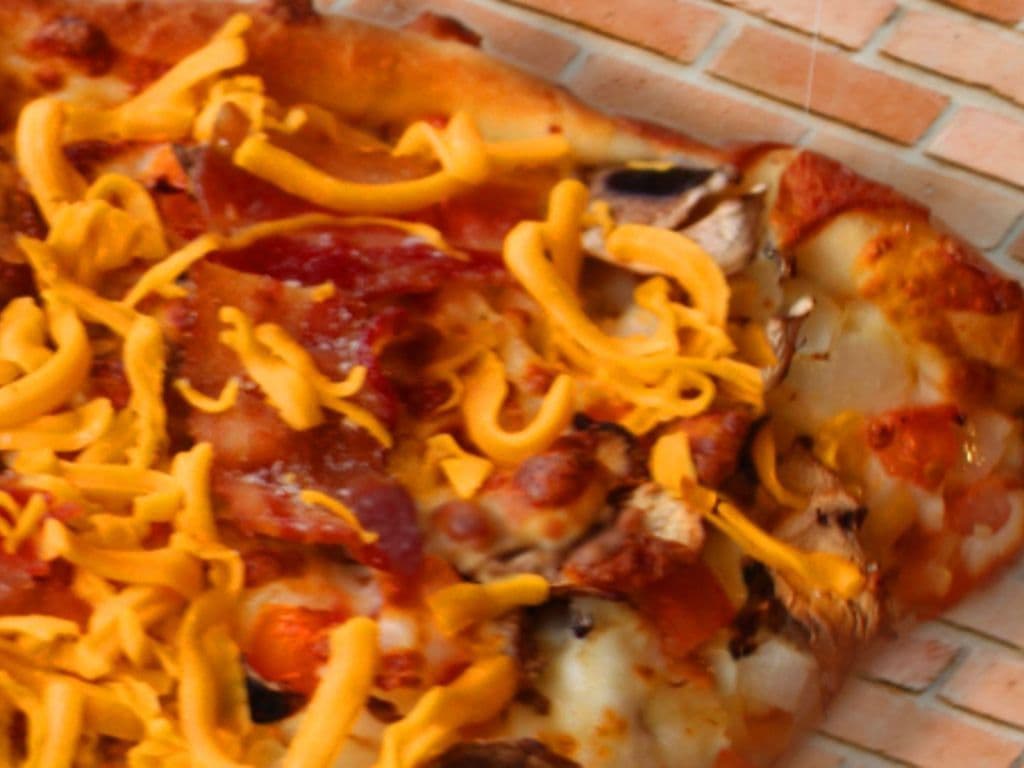 BACON CHEESEBURGER PIZZA