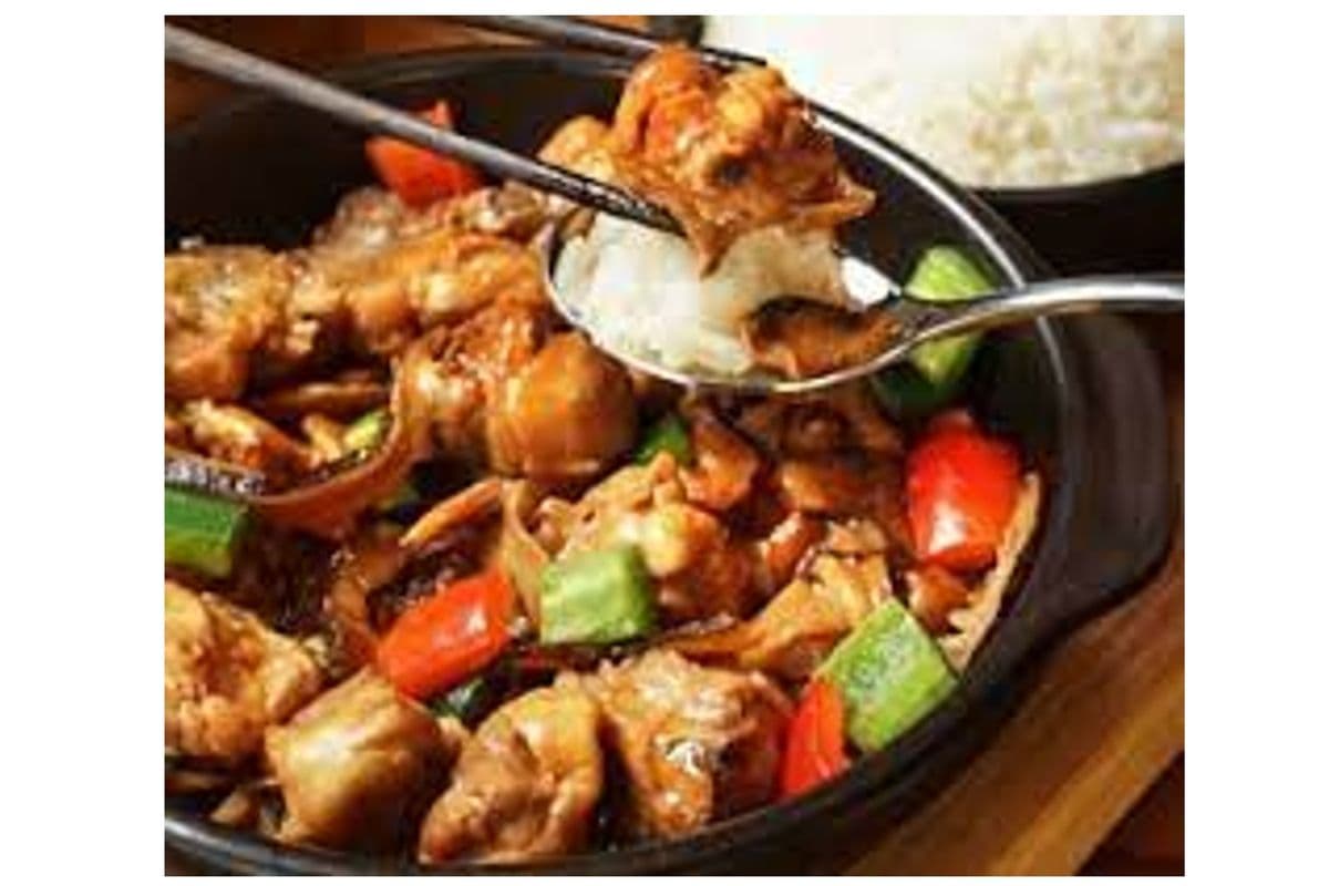 Braised Chicken Rice 黄焖鸡饭