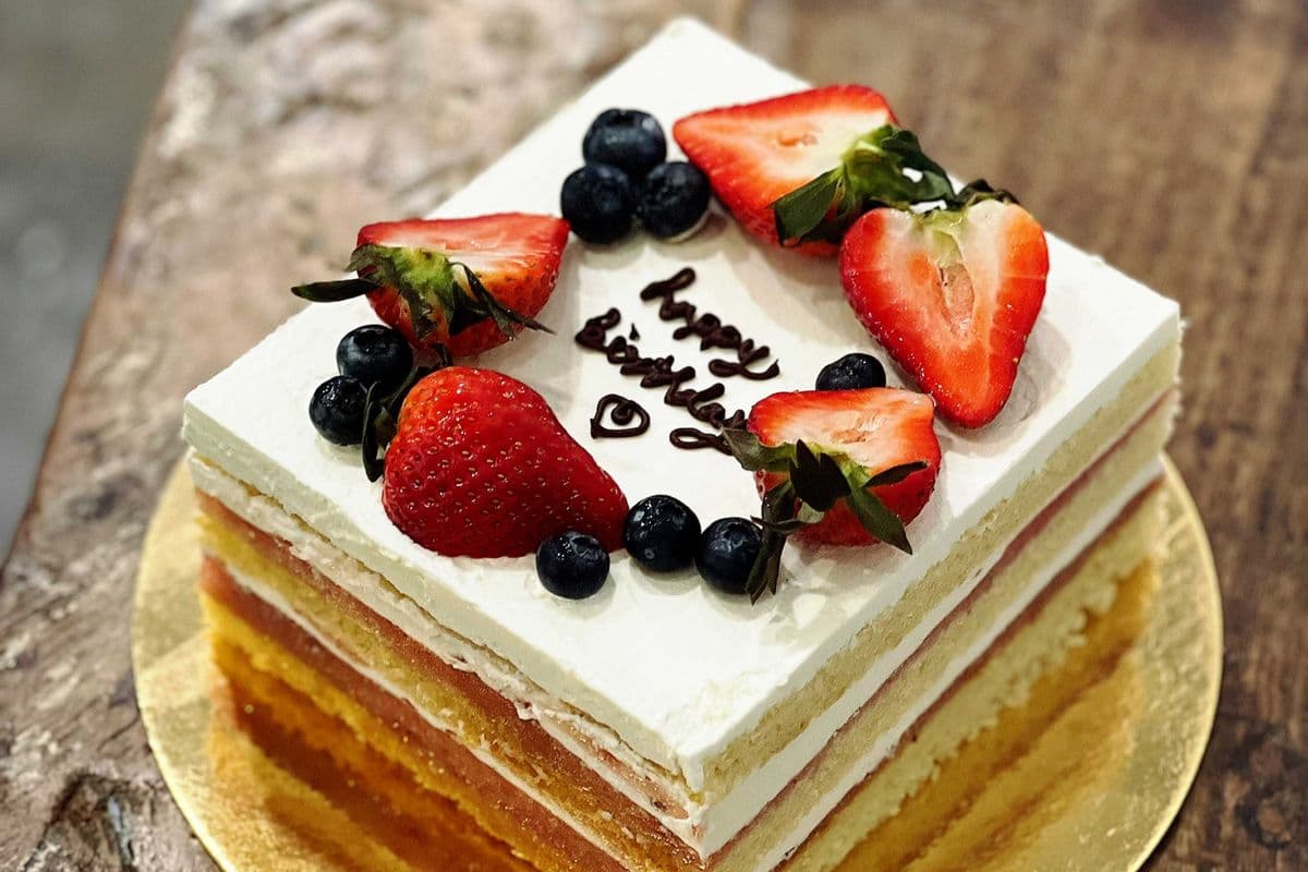 Whole Strawberry short Cake