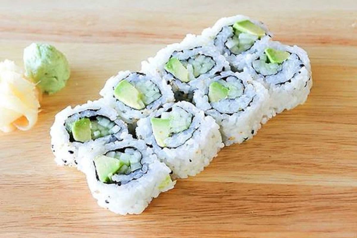 Avocado and Cucumber Roll (8 pcs)
