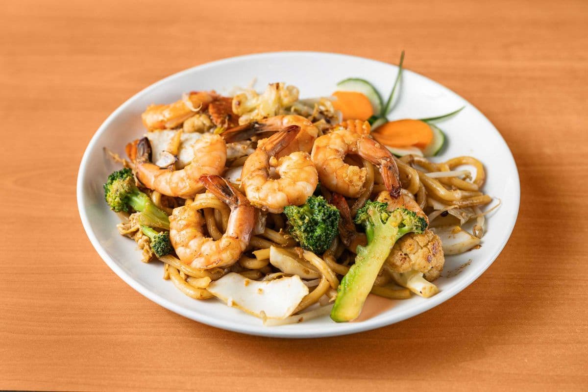 X5. Nouilles Udon Sautées au poulet ou crevettes / Udon Noodles with Chicken or Shrimps
