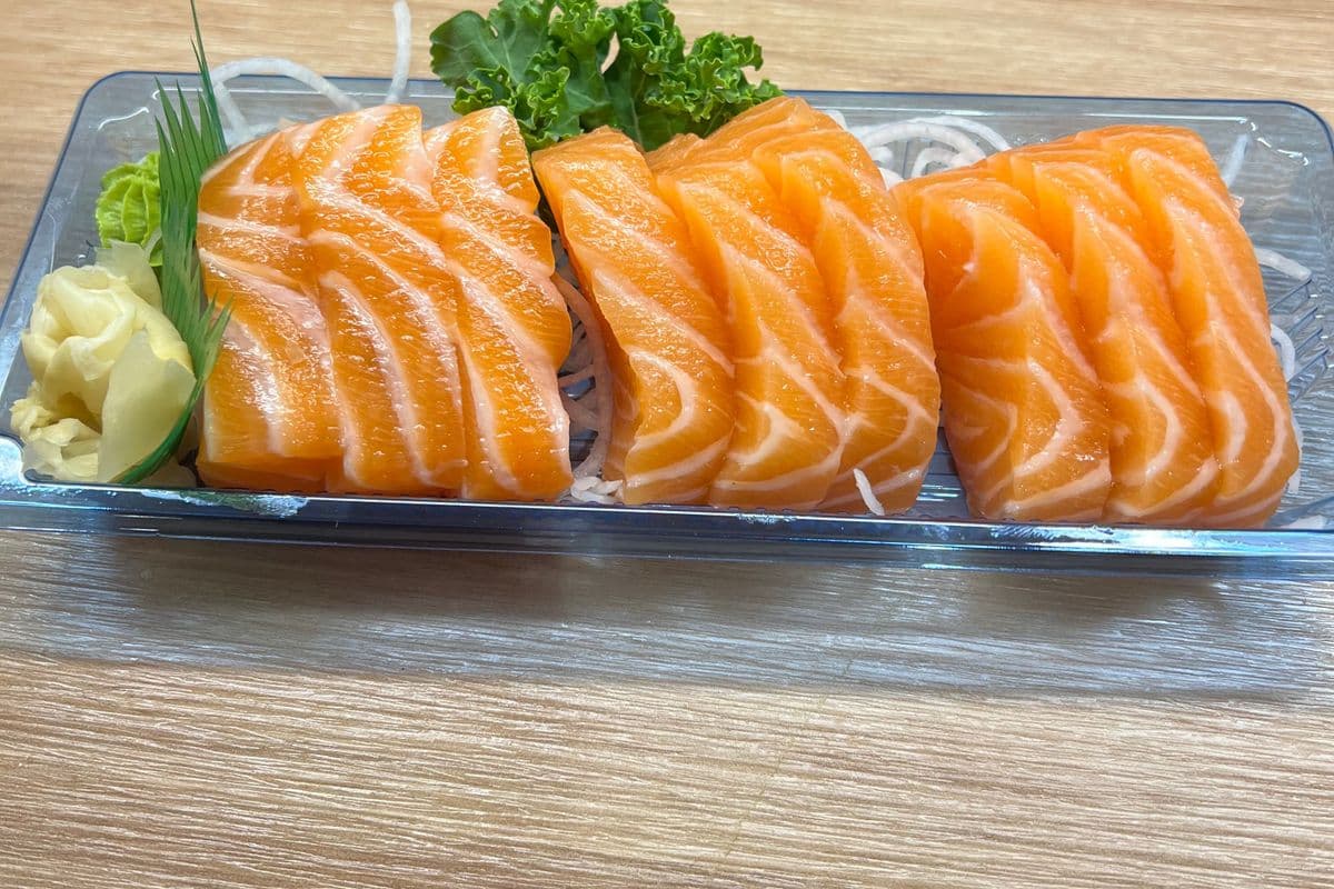 22. Salmon Sashimi Appetizer (9pcs)