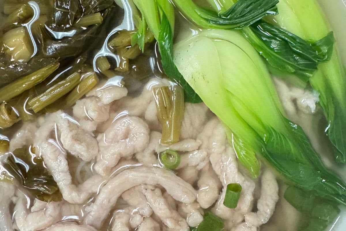 Shredded Pork and Preserved Vegetable Rice Noodle Soup 雪菜肉丝汤米