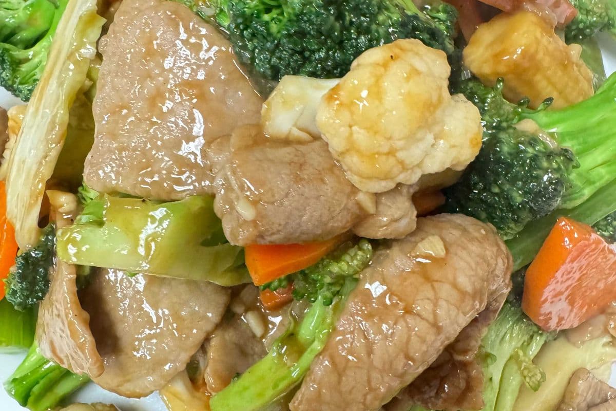 Beef with Mixed Greens 牛肉炒什菜