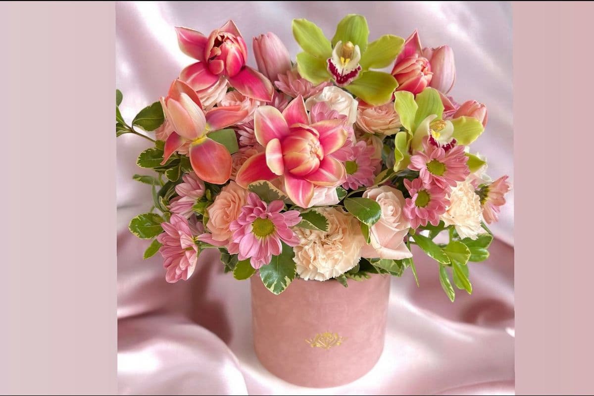 Standard Seasonal Mix Amethyst – Flowers last 10 days