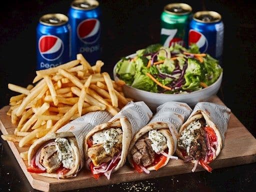 Pita Family Meal / Repas familial pitas
