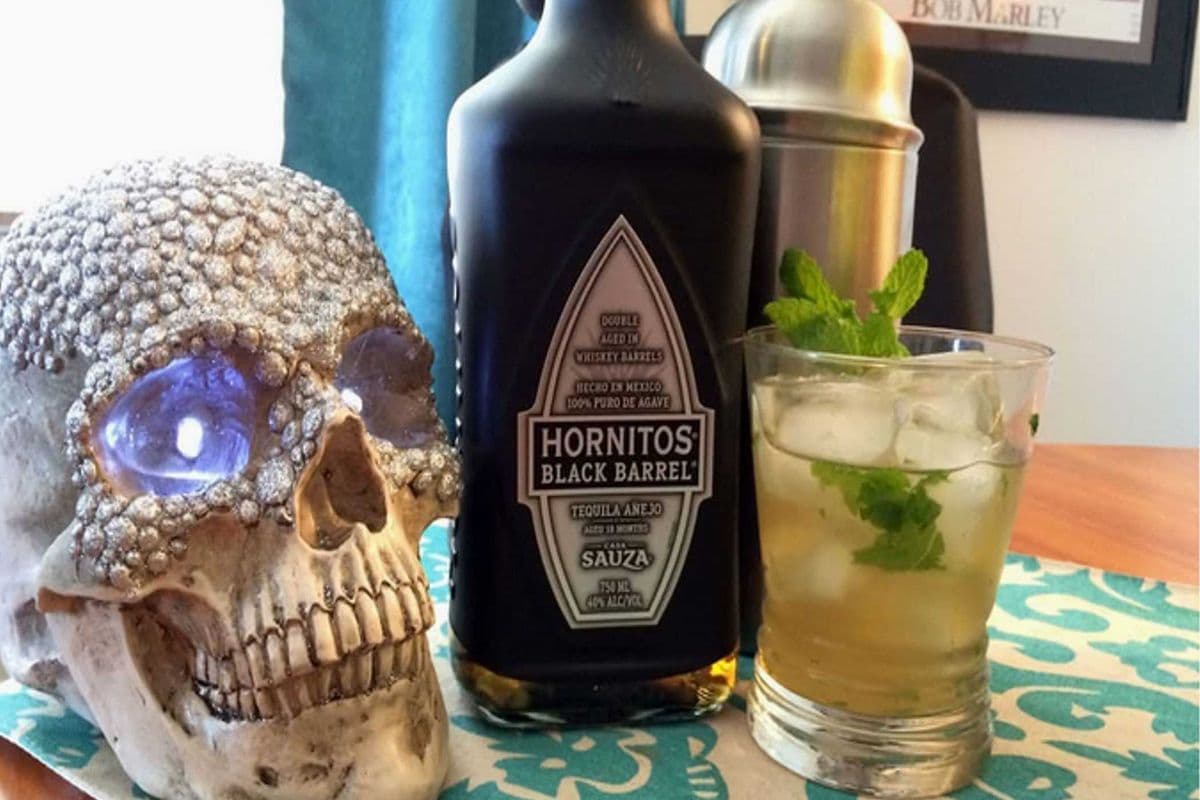 HORNITOS BLACK BARREL (1 x 750ML)