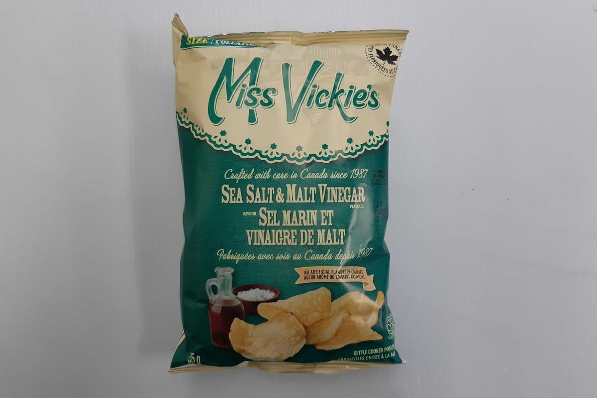 Miss Vickie's Sea Salt & Malt Vinegar Potato Chips (55 g)