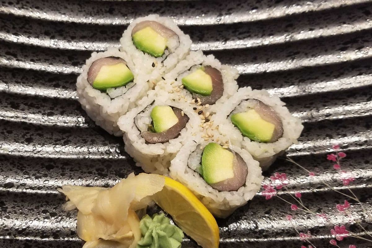 Tuna Avocado Roll (8 pcs)