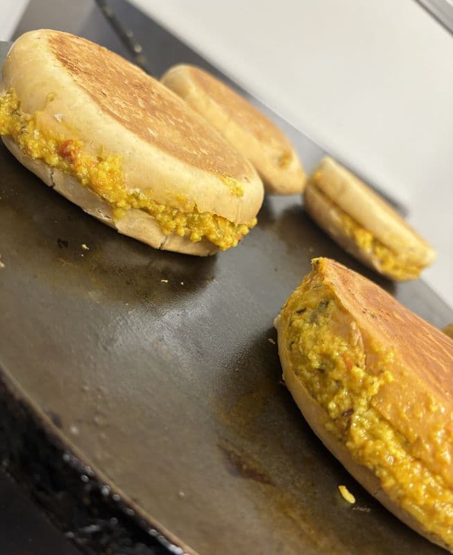Stuffed Paneer kulcha (2pc)