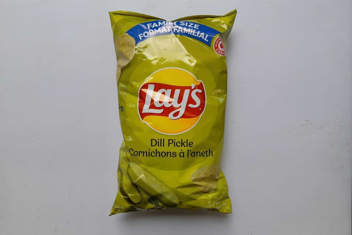 Lay's Dill Pickle Potato Chips (235 g)