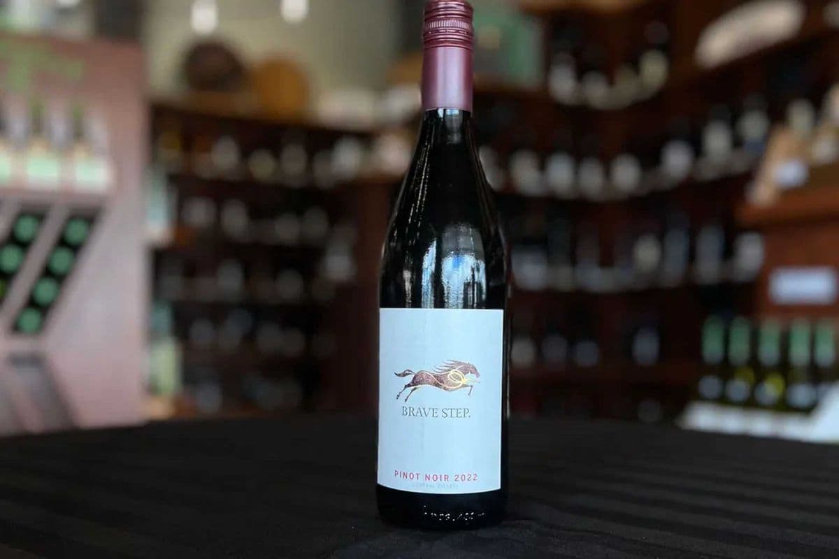 BRAVE STEP PINOT NOIR (1 x 750 ML)