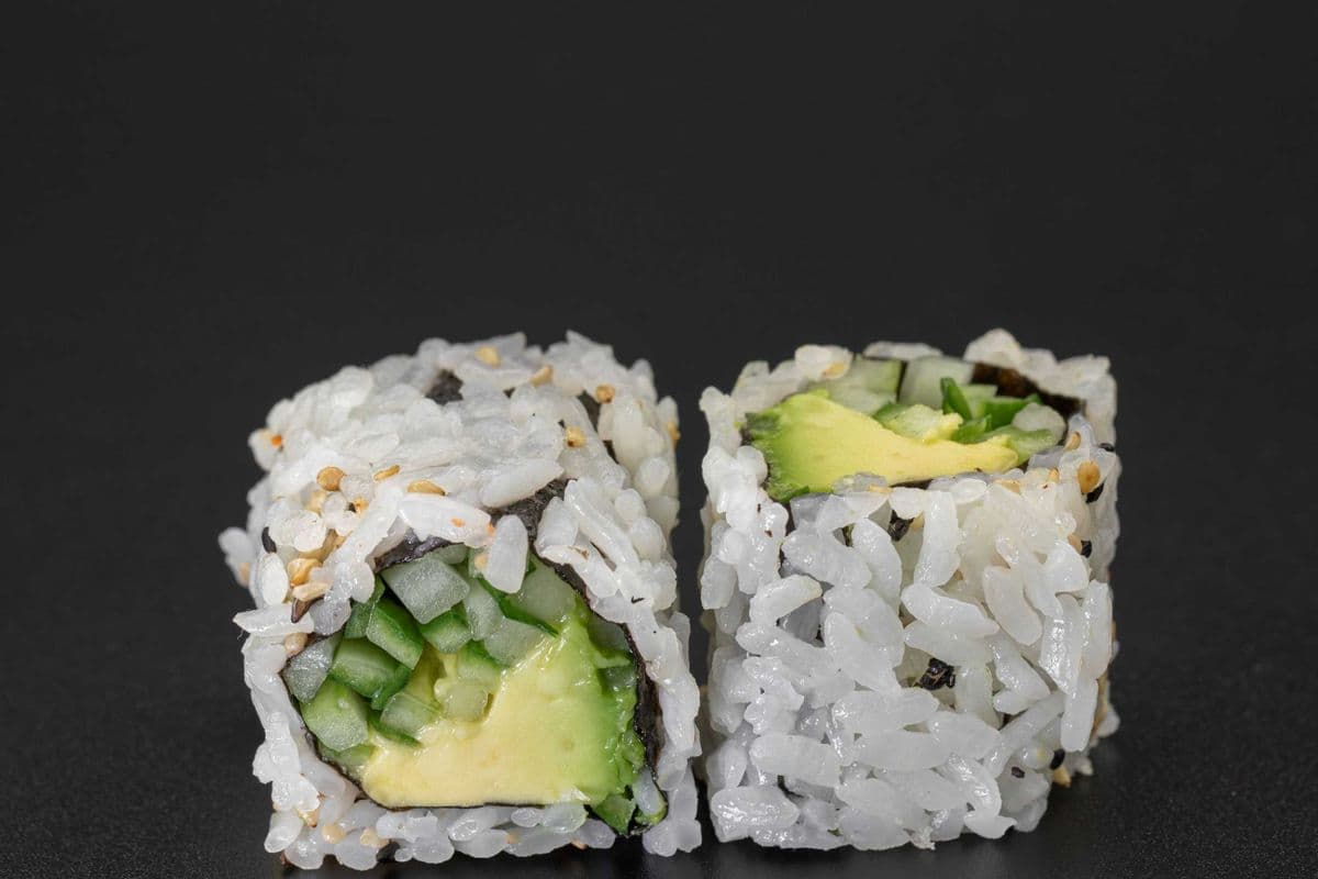 S20. Avocado Cucumber Roll (6 Pcs)