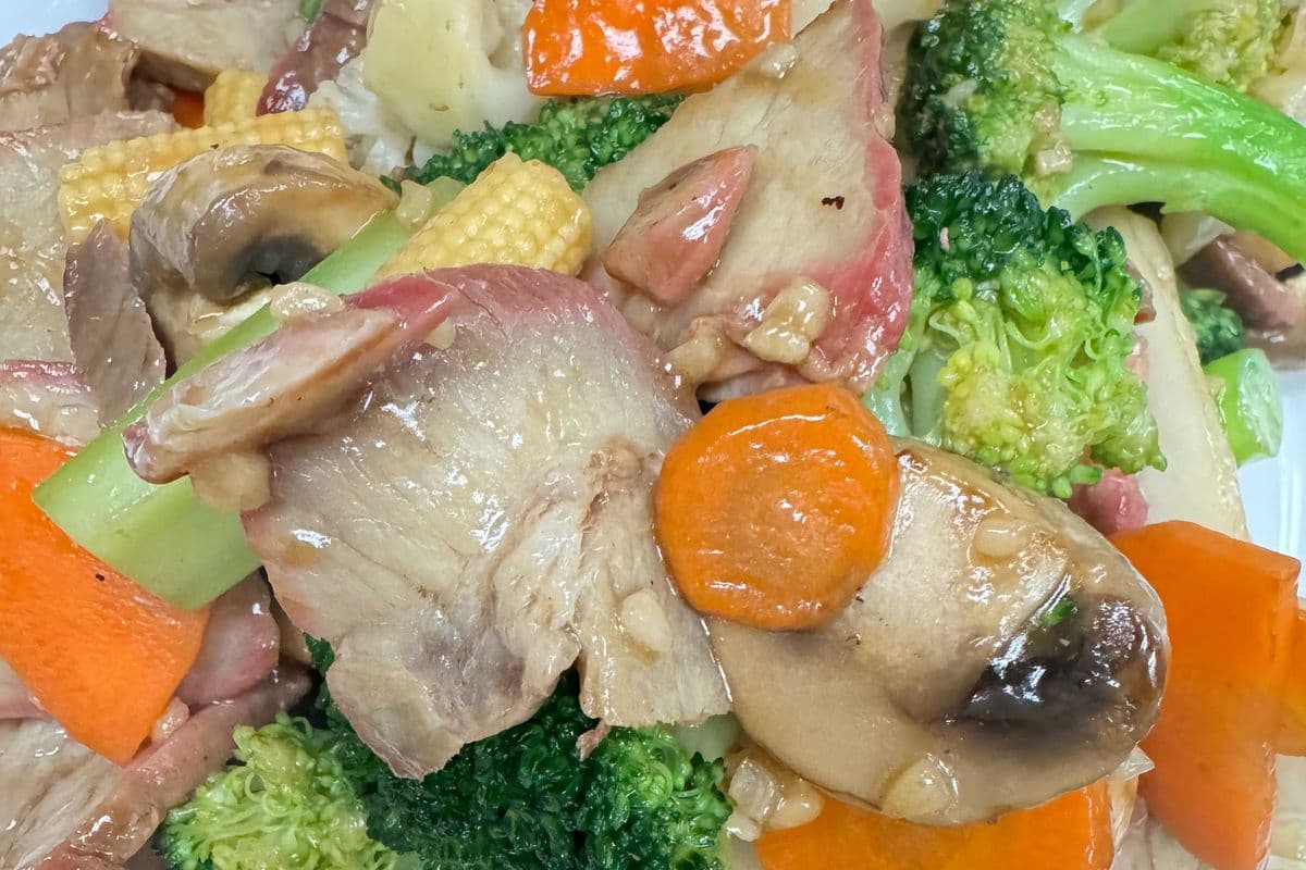 BBQ Pork with Mixed Greens 叉烧炒什菜