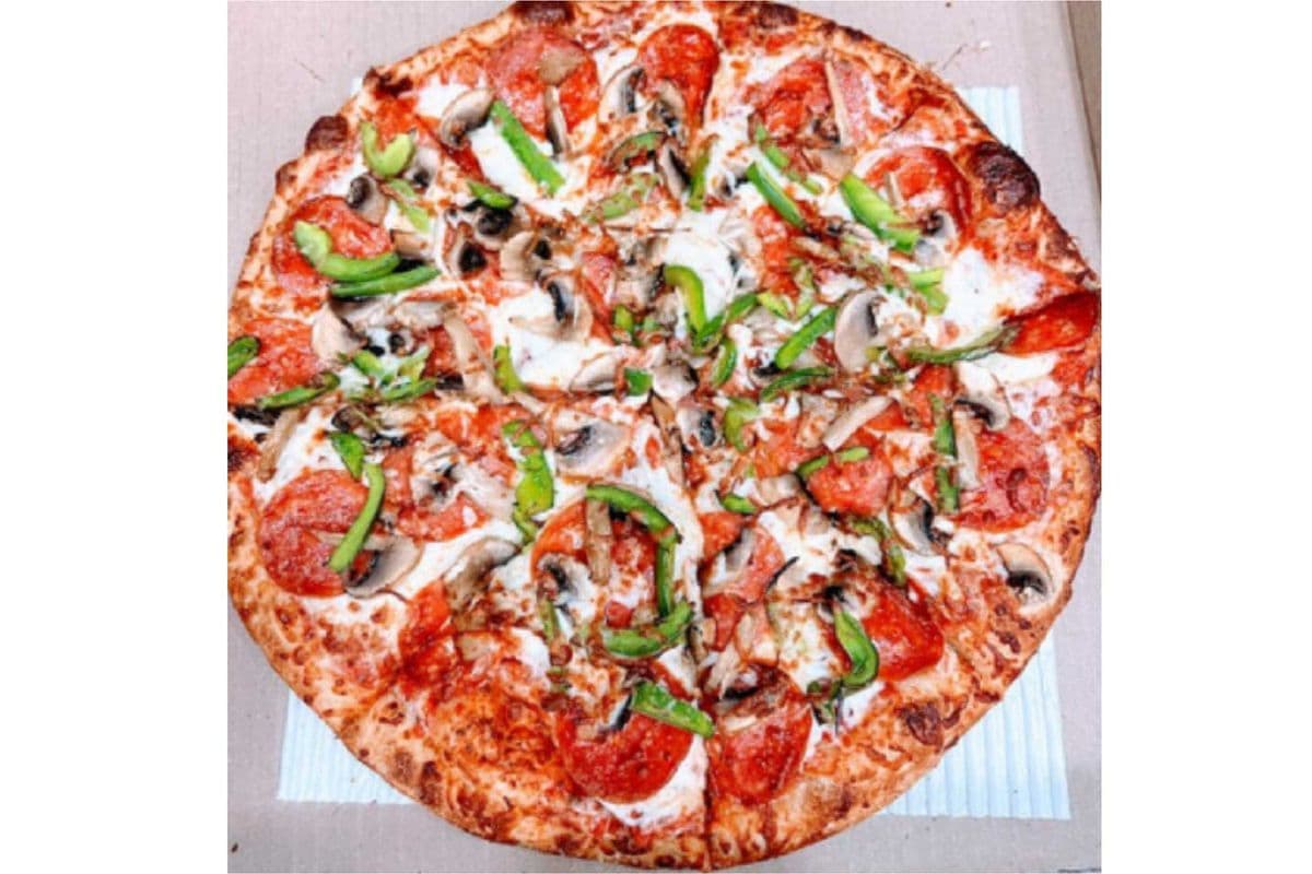 Deluxe Pizza ( 8 Slices)