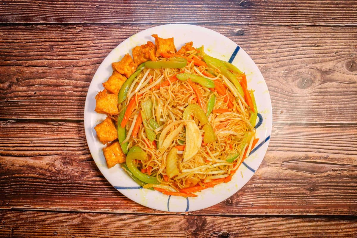 140. Vegetarian Singapore Fried Noodles