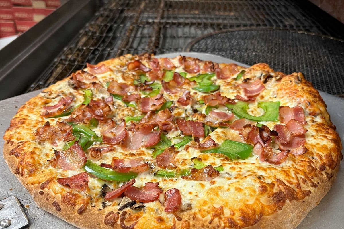 >2 X Deluxe 12" pizzas