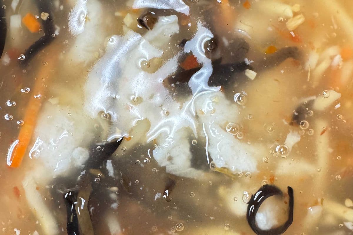 Hot and Sour Soup (Chicken) 酸辣汤(含鸡肉)