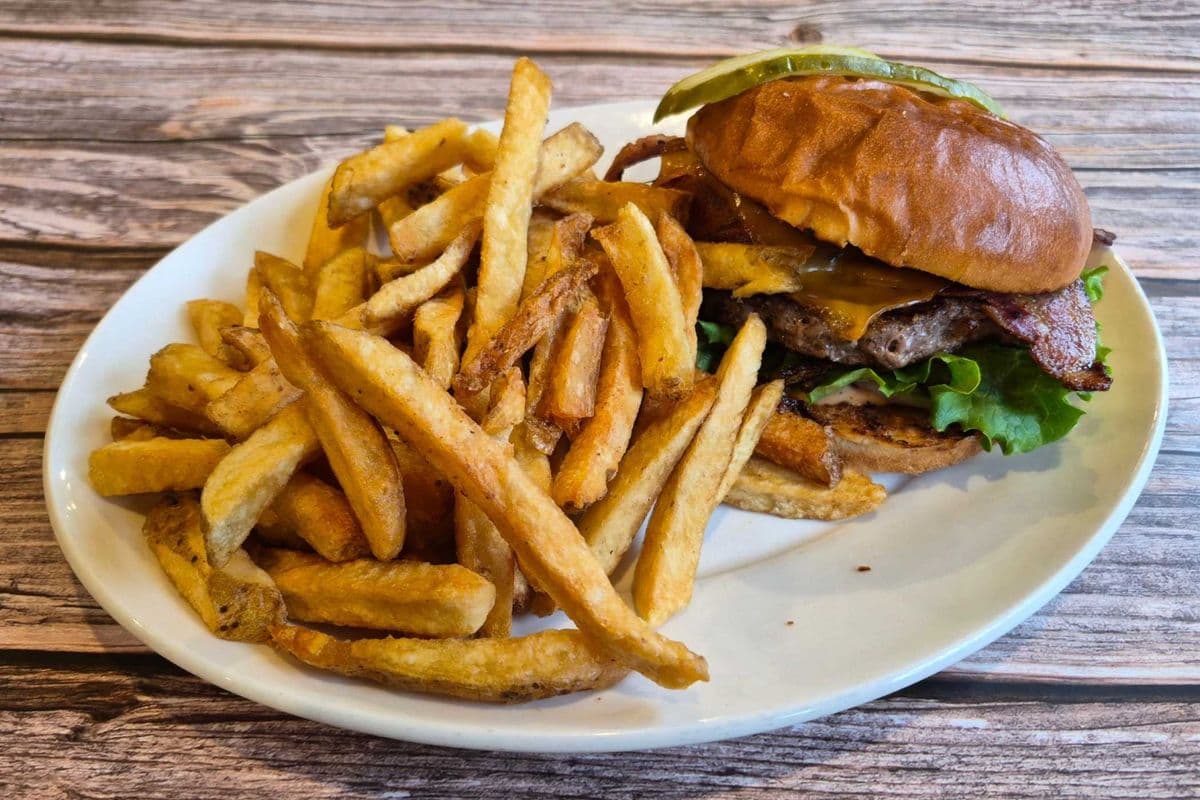 Bacon Cheese Burger (6 oz)