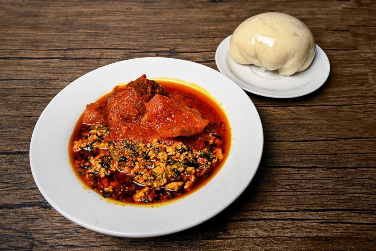 Fufu avec soupe Egusi (graines de melon) Sans protéines / Fufu (Poundo Yam) with Egusi (Melon secd) Soup (No Protein)