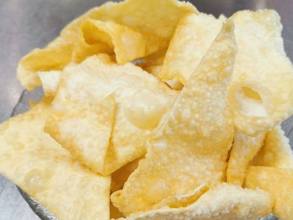 4. Deep-Fried Dry Wonton Wrapper with Sweet & Sour Sauce (16 Pieces)