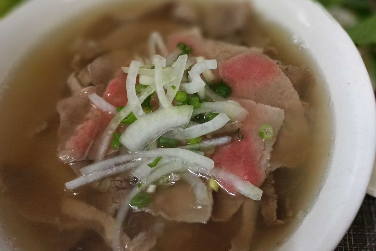 319. Rare Beef and Well-Done Beef Rice Noodle Soup