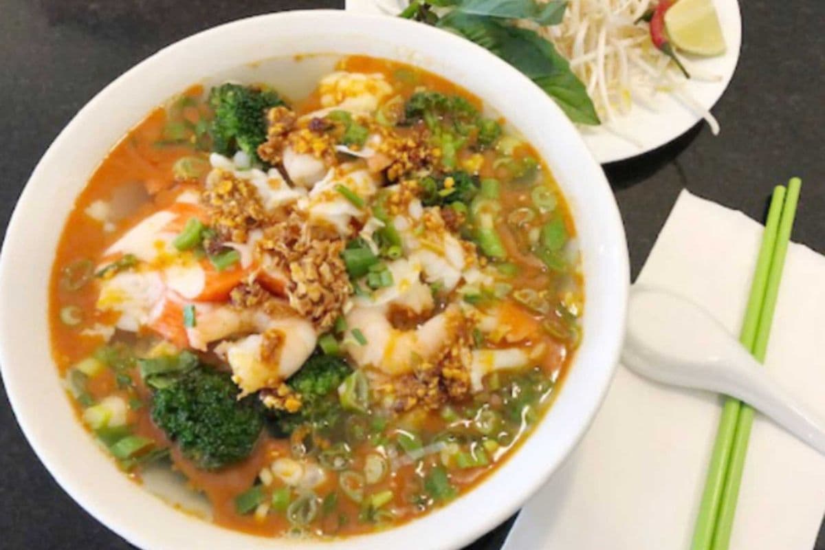27. Special Seafood Sate Rice Noodle Soup - Hu Tiu Sa Te Do Bien