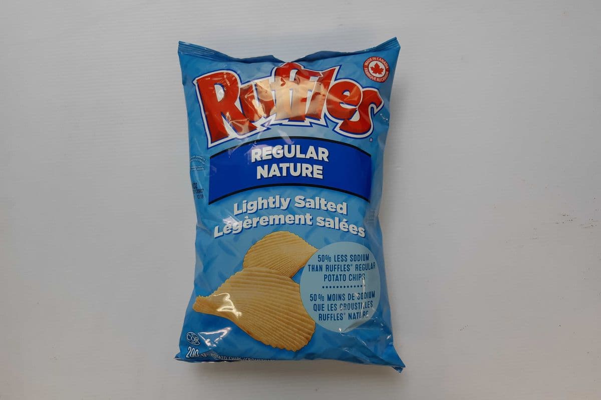 Ruffles Lightly Salted Potato Chips (200 g)