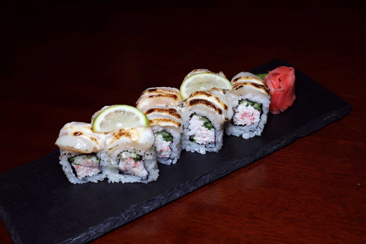 Baked Scallop with Truffle Salt Roll (8 pcs)