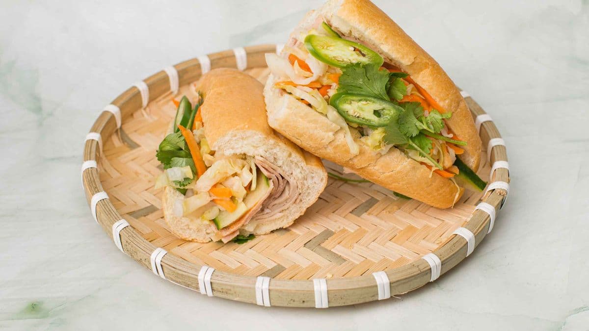 B1. COLD CUT COMBO SANDWICH