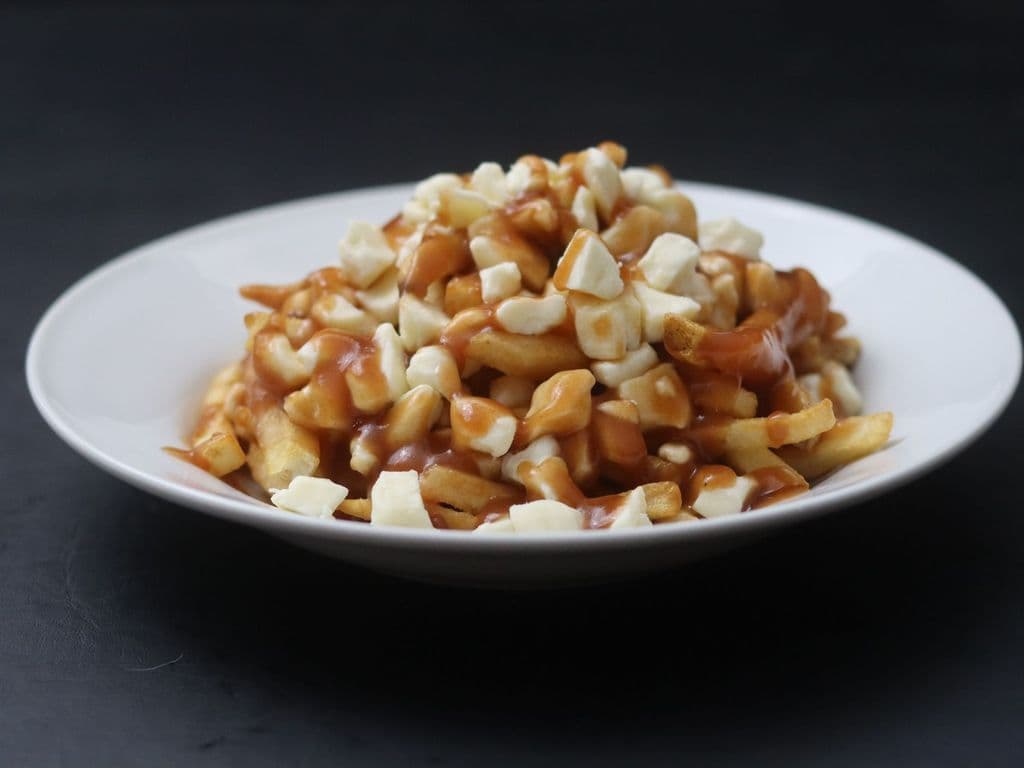 ~POUTINE CLASSIQUE (R)