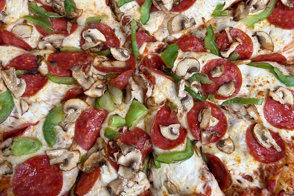 Large Deluxe Pizza