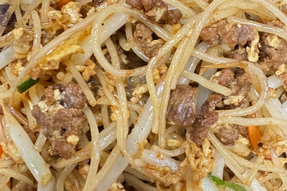 Stir Fried Rice Noodle with Minced Beef 牛肉碎炒米粉