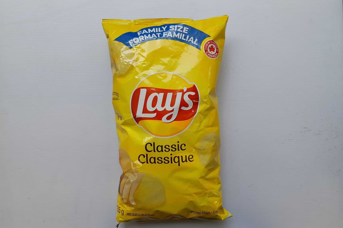 Lay's Classic Potato Chips (235 g)