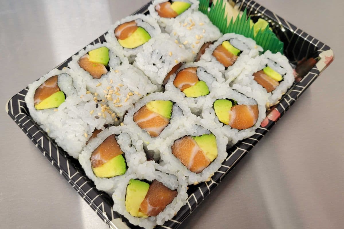 A14. Salmon Avo Roll (16 pcs)