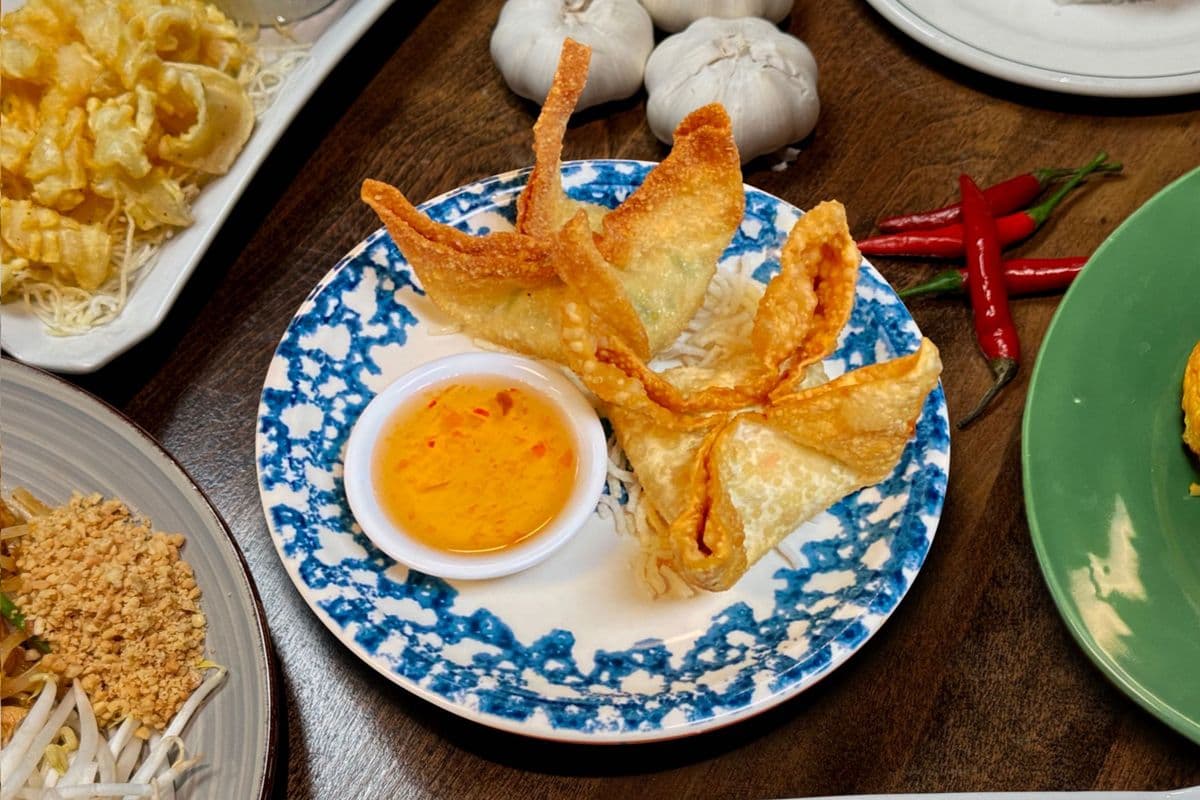 Crab Rangoons (2 pcs)