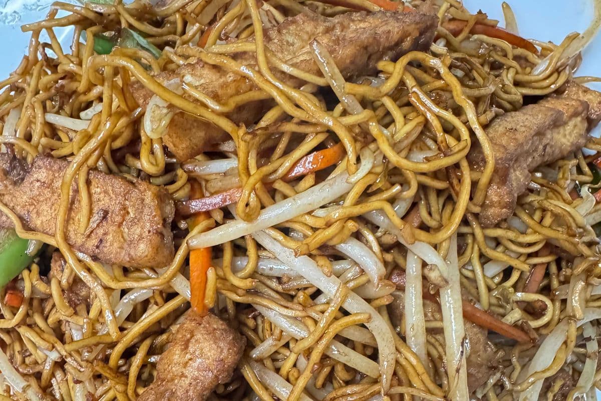 Stir-Fried Noodle with Tofu 豉油皇豆腐面