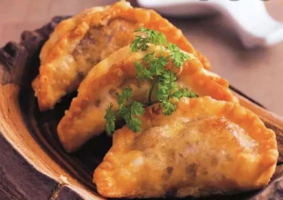 E13. Handmade Fried Chicken Dumplings (12 pcs)