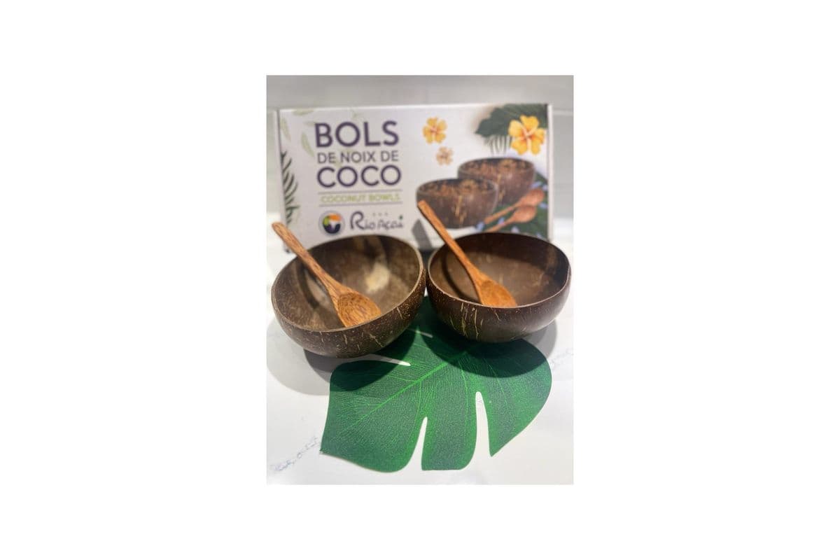 Set of 2 coconut bowls and wooden spoons