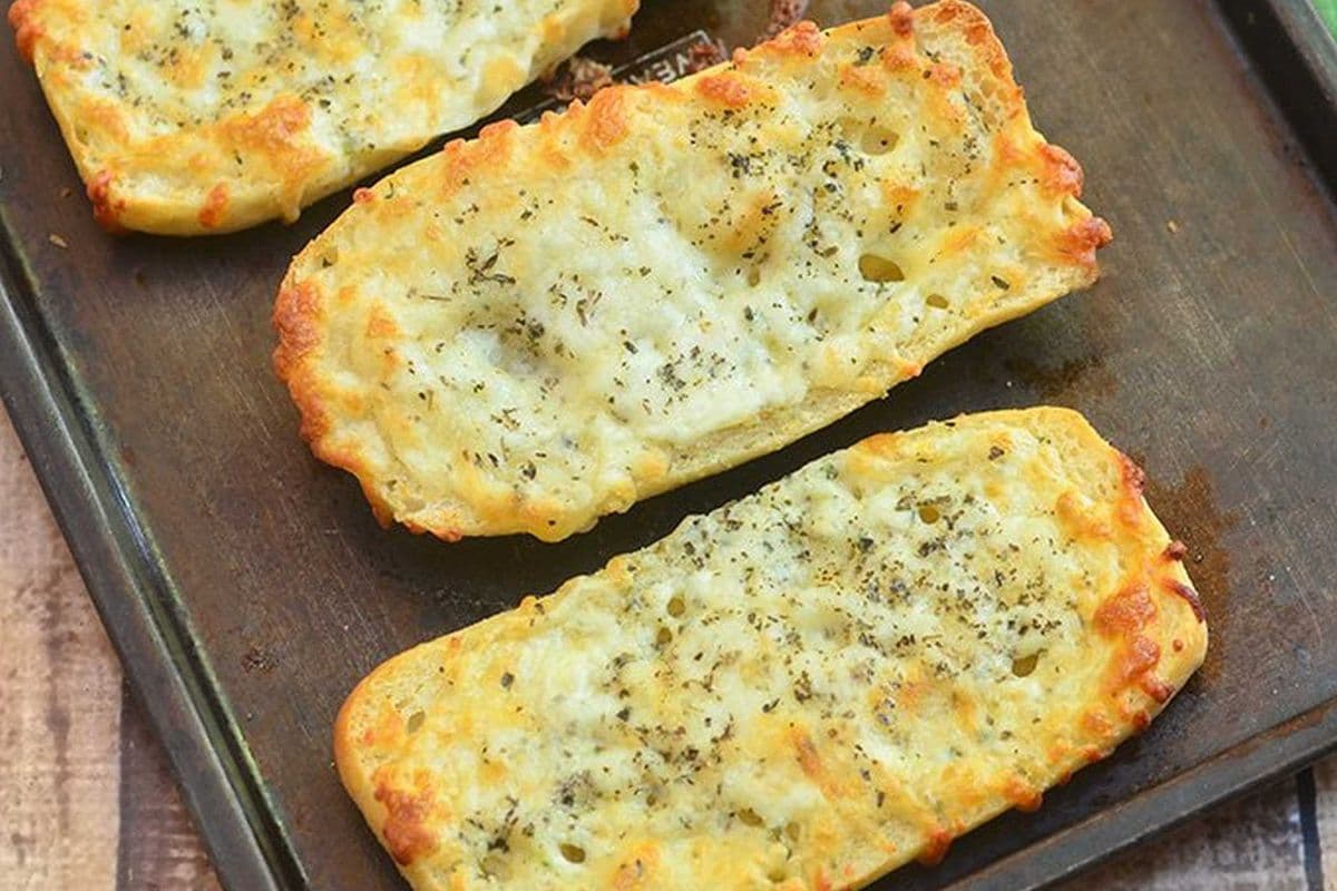 Garlic Bread - w/cheese