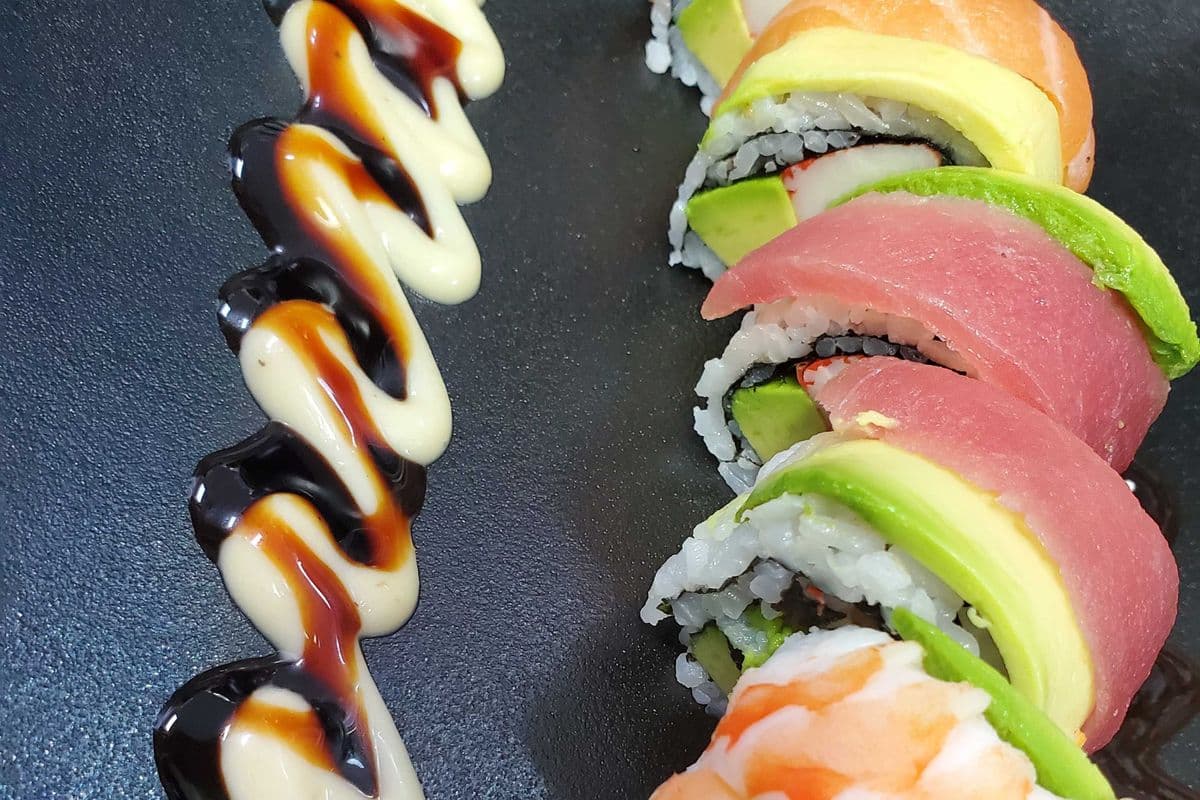 Rainbow Roll (8 pcs)